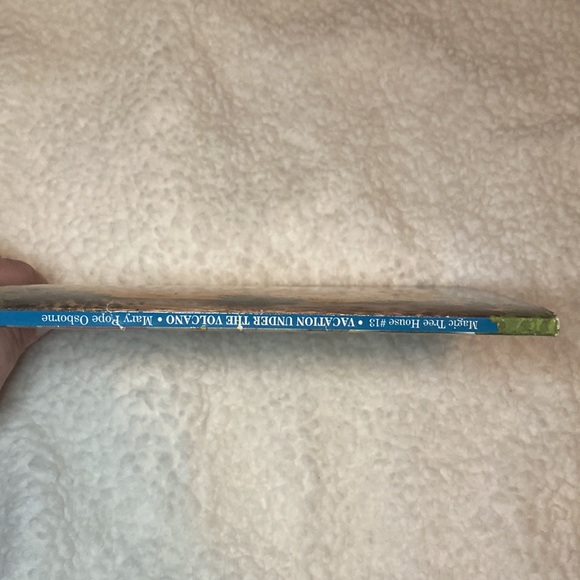 Vacation under the volcano magic treehouse book - Picture 6 of 6